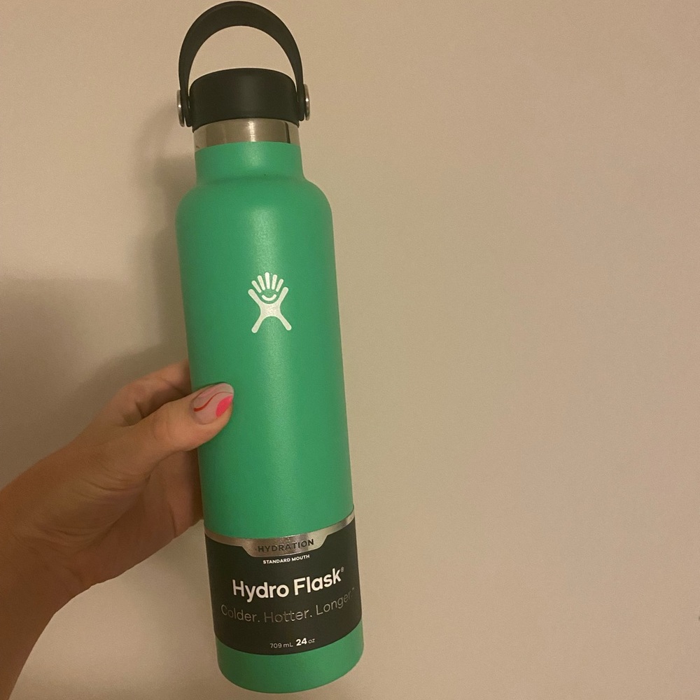 Hydro Flask 24oz Spearmint standard mouth bottle